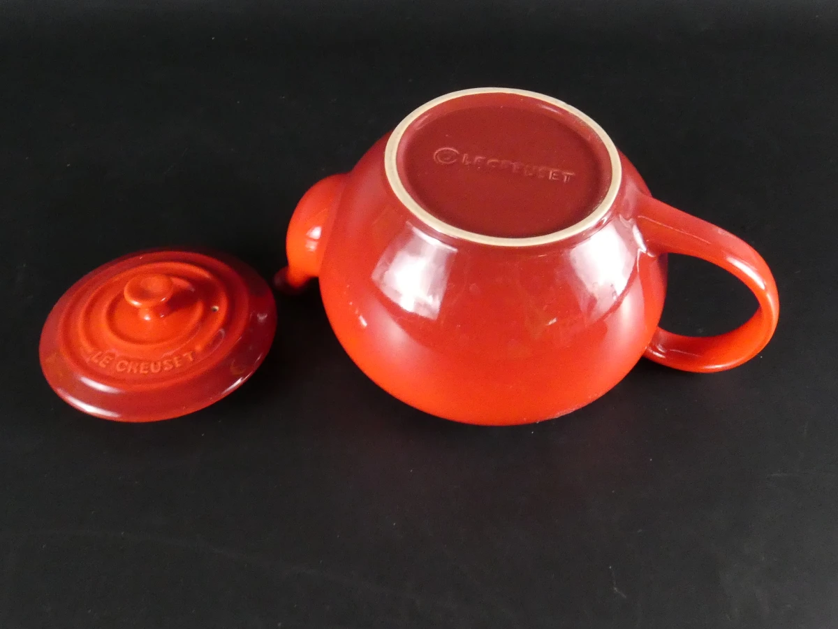 Le Creuset theepot met schaaltjes en peper- en zoutmolens