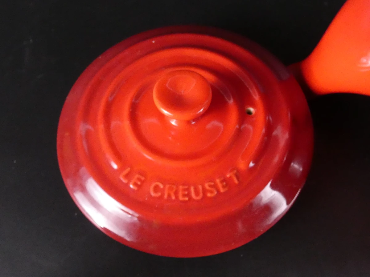 Le Creuset theepot met schaaltjes en peper- en zoutmolens