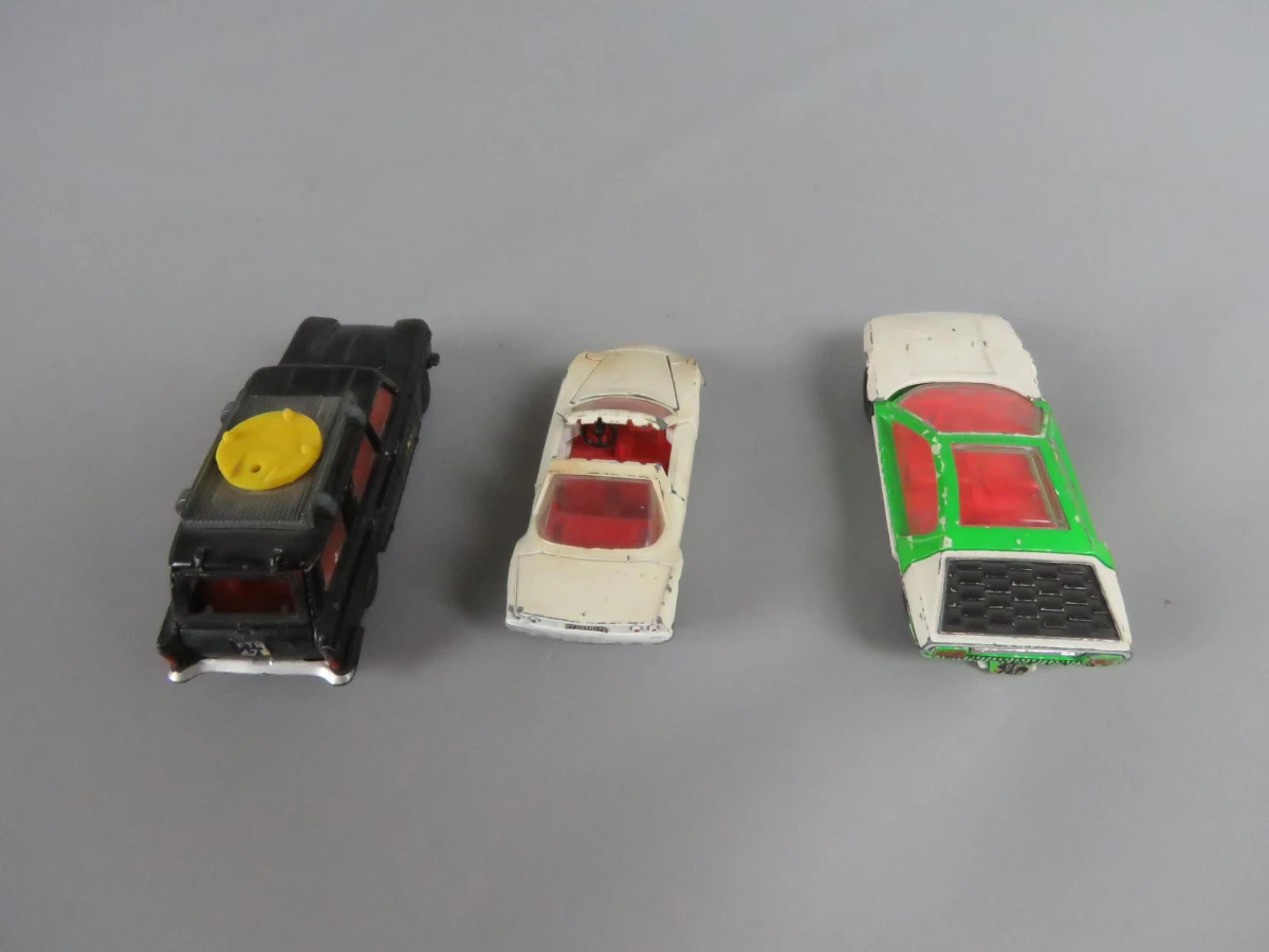 3 Dinky toy wagens