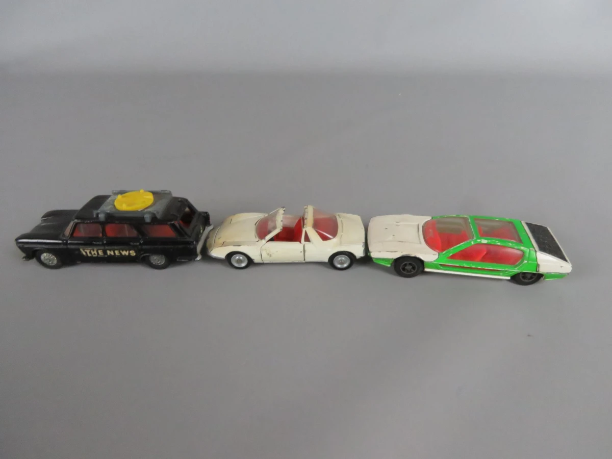 3 Dinky toy wagens