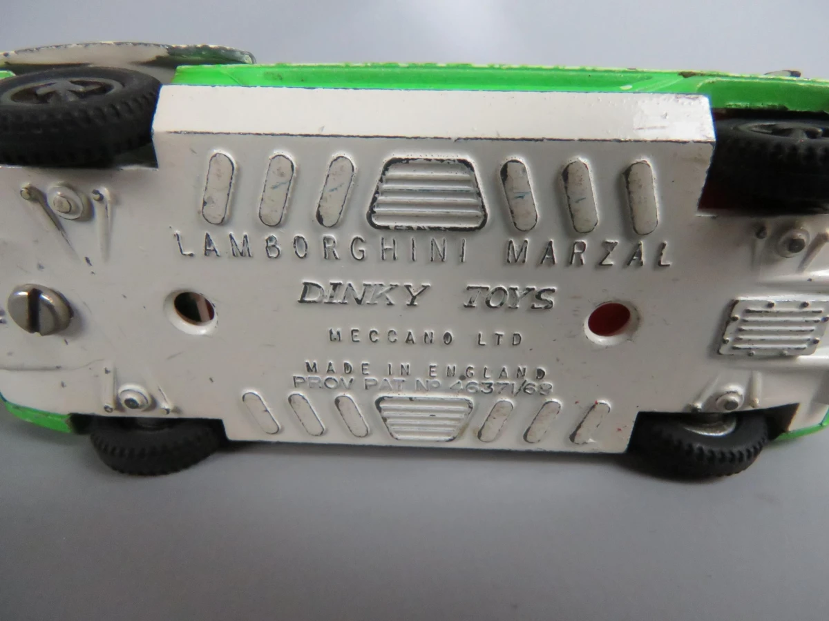 3 Dinky toy wagens