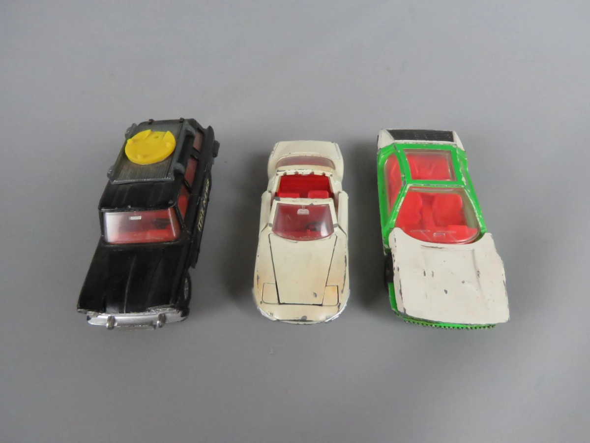 3 Dinky toy wagens