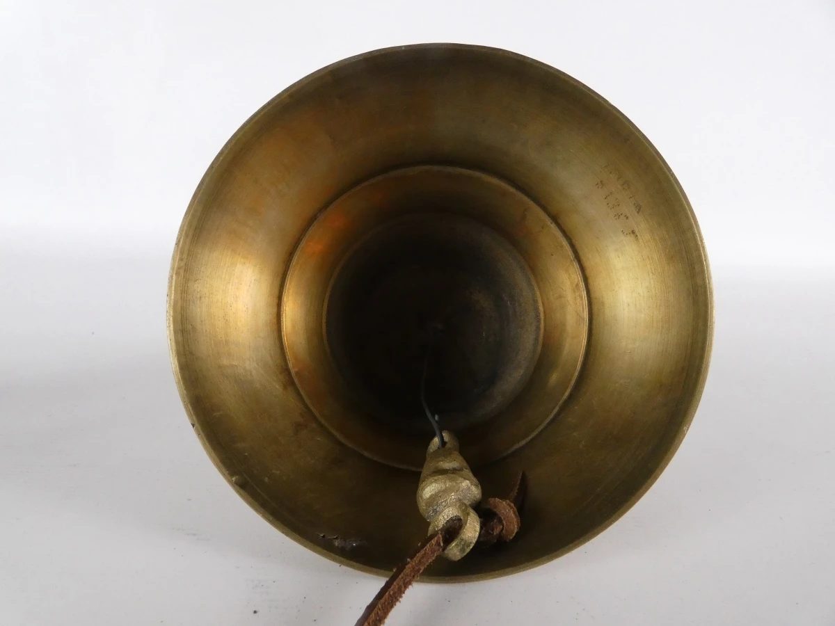 Set van 6 vintage metalen bellen, waaronder koeienkop en handbel