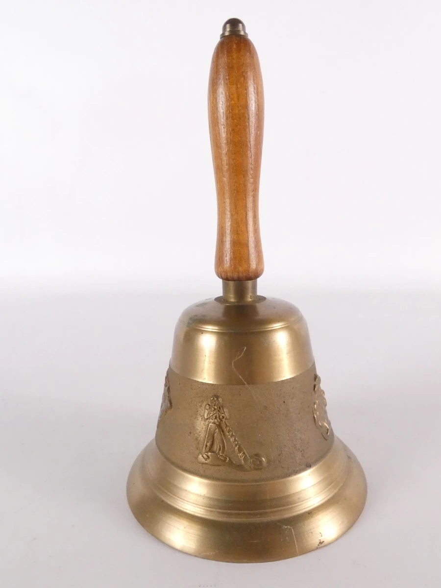 Set van 6 vintage metalen bellen, waaronder koeienkop en handbel