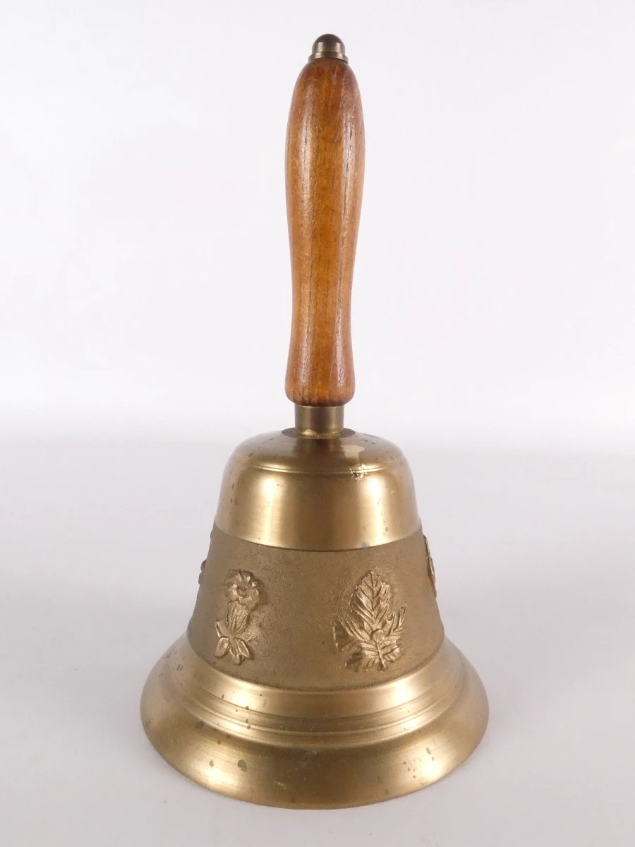 Set van 6 vintage metalen bellen, waaronder koeienkop en handbel
