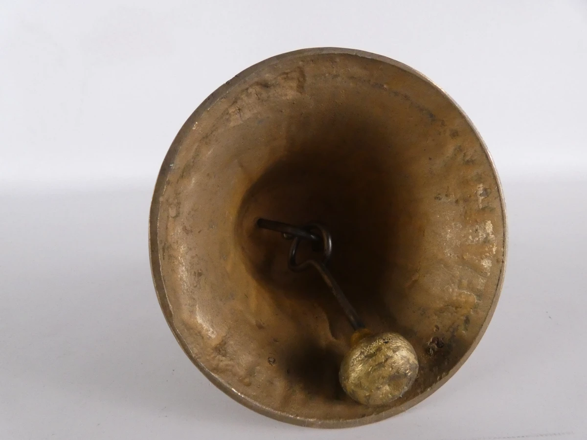 Set van 6 vintage metalen bellen, waaronder koeienkop en handbel