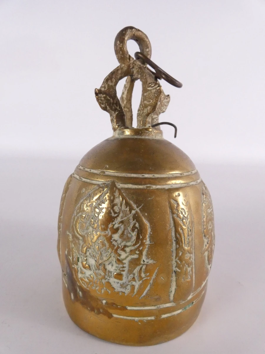 Set van 6 vintage metalen bellen, waaronder koeienkop en handbel