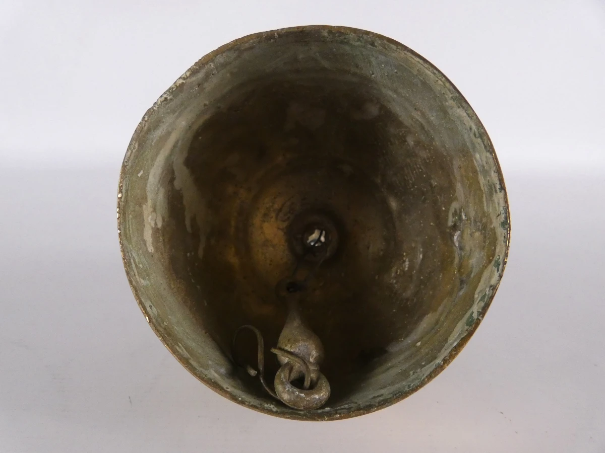 Set van 6 vintage metalen bellen, waaronder koeienkop en handbel