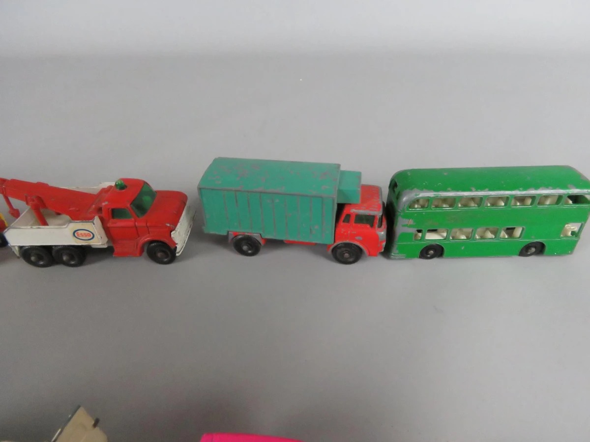 12 Matchbox speelgoedauto's