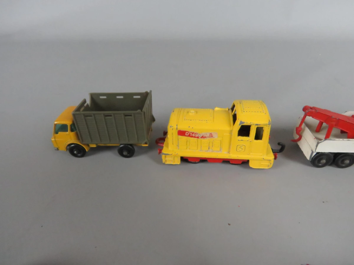 12 Matchbox speelgoedauto's