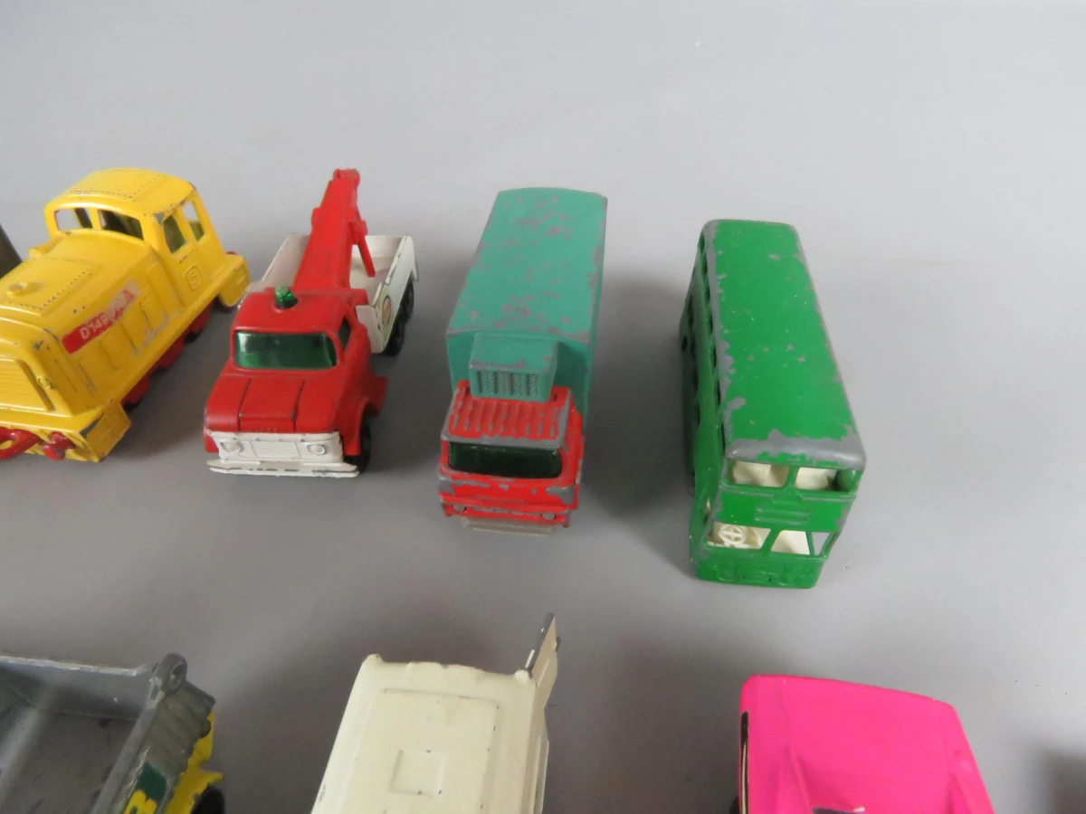 12 Matchbox speelgoedauto's