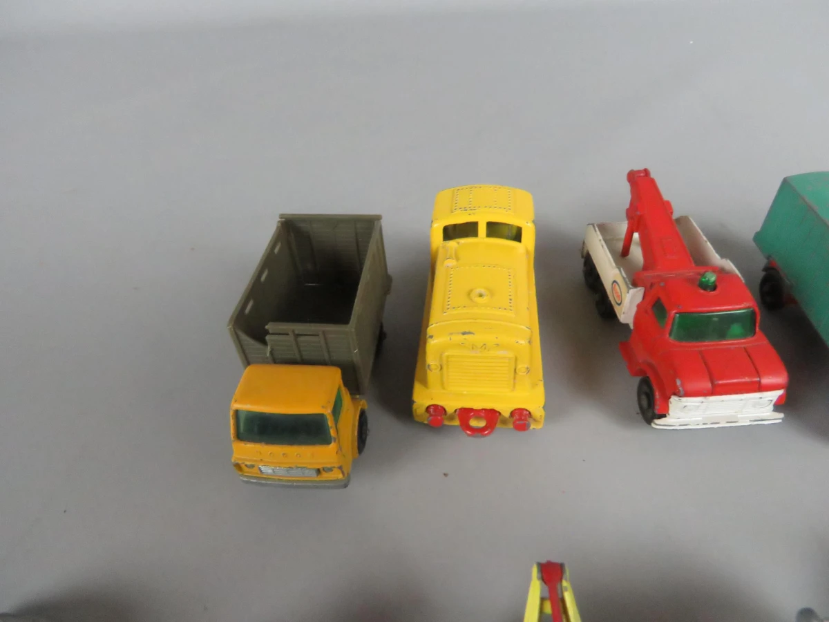 12 Matchbox speelgoedauto's