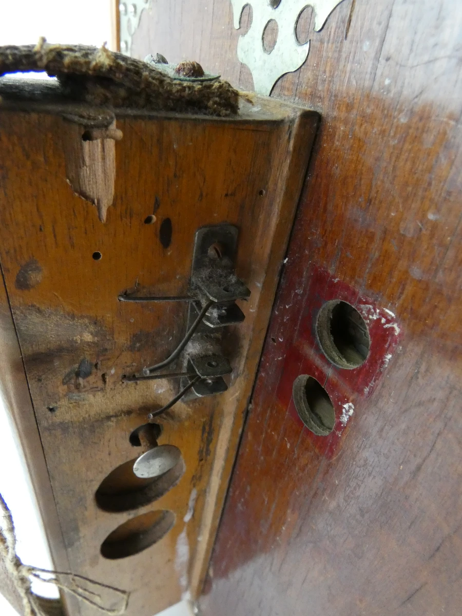 Vintage accordeon met knoppen en leren balg