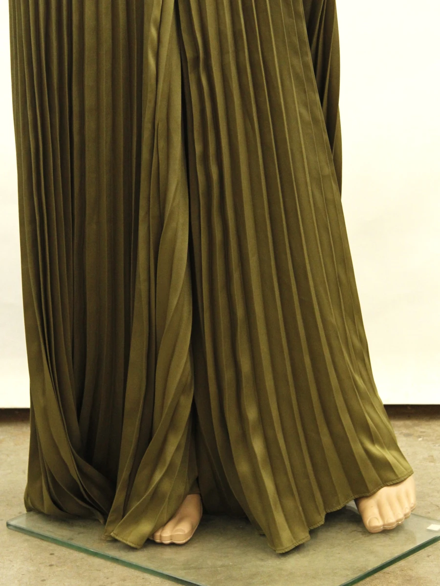 Michael Kors olijfgroene jumpsuit met pliséeffect en details in goudkleurig metaal