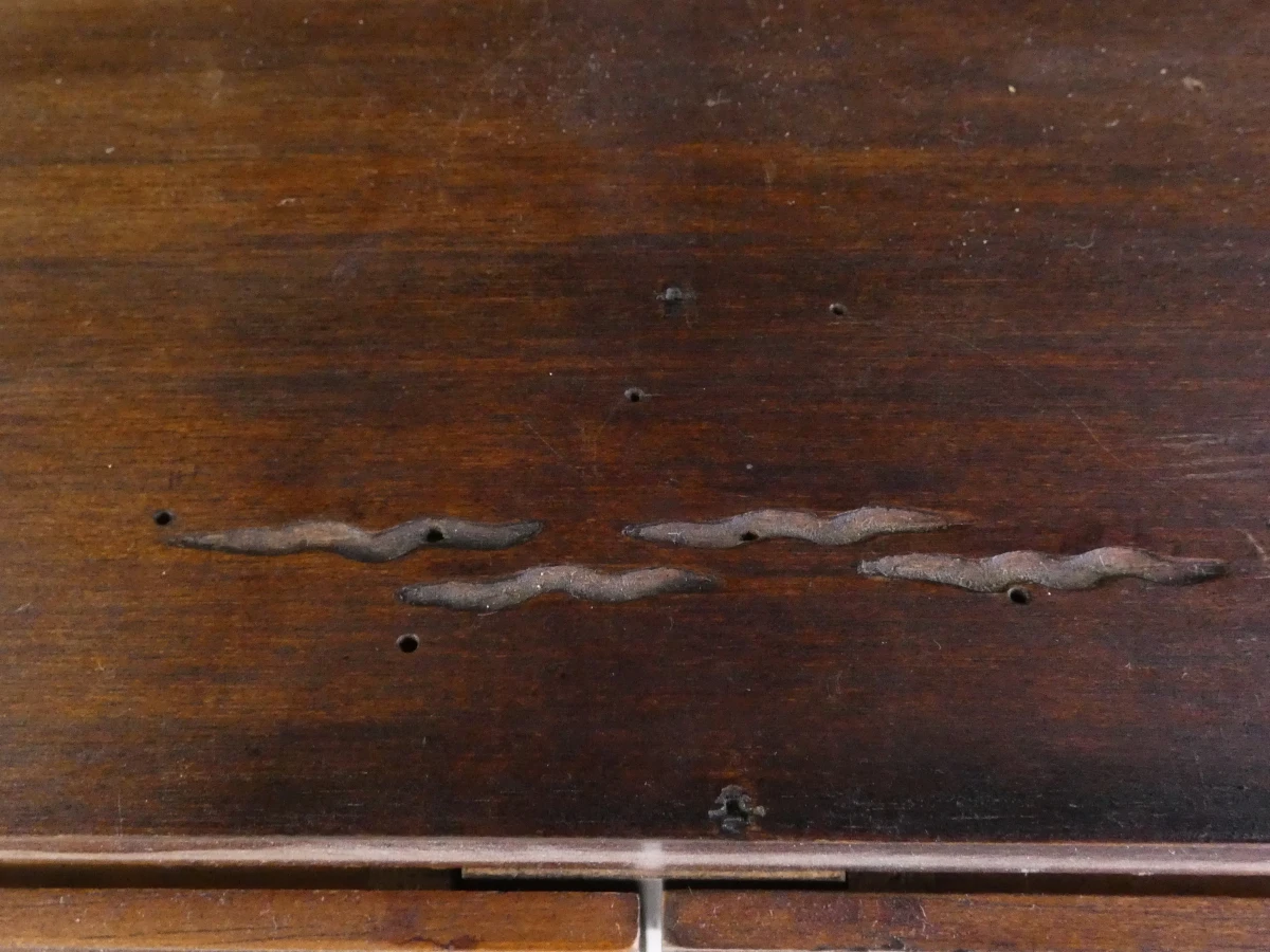 Vintage houten drankendispenser met kranen en kastje