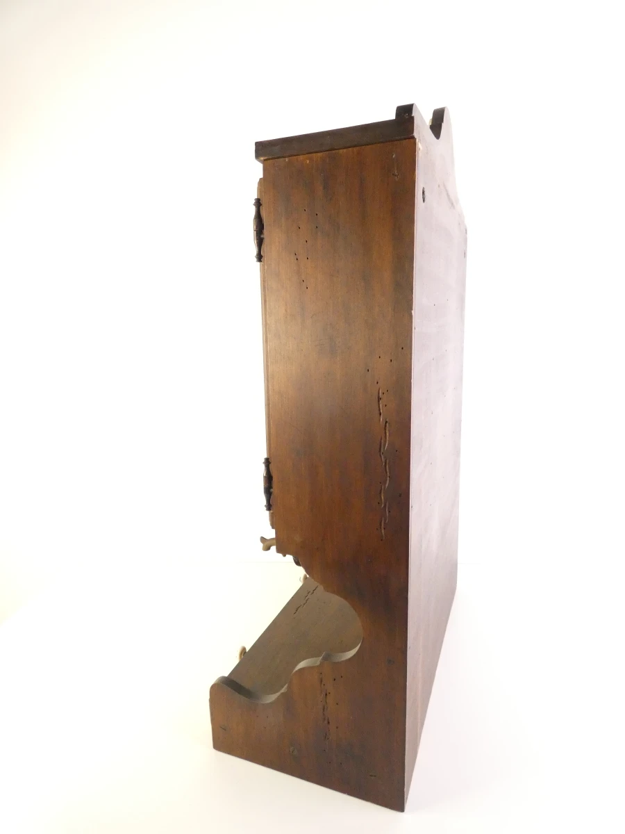 Vintage houten drankendispenser met kranen en kastje