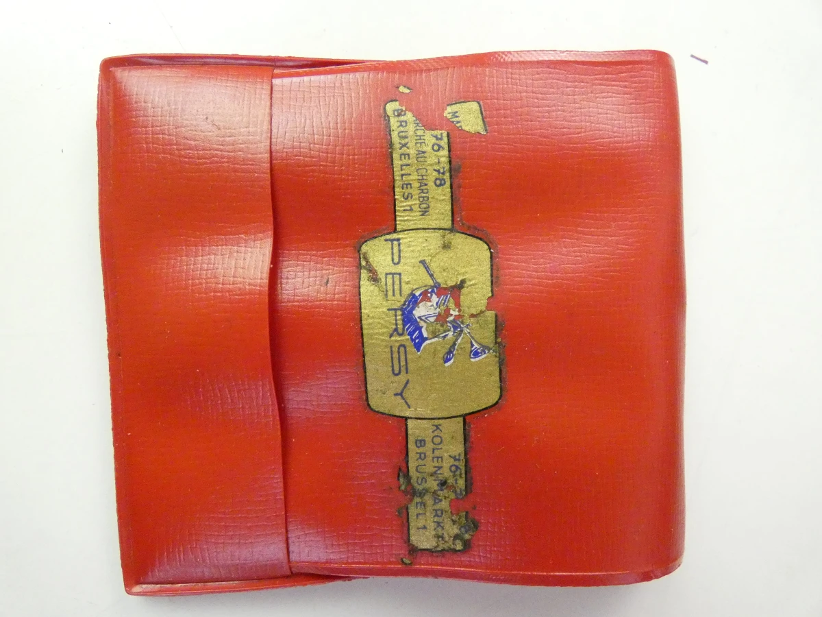 Vintage tenor saxofoon met accessoires en koffer
