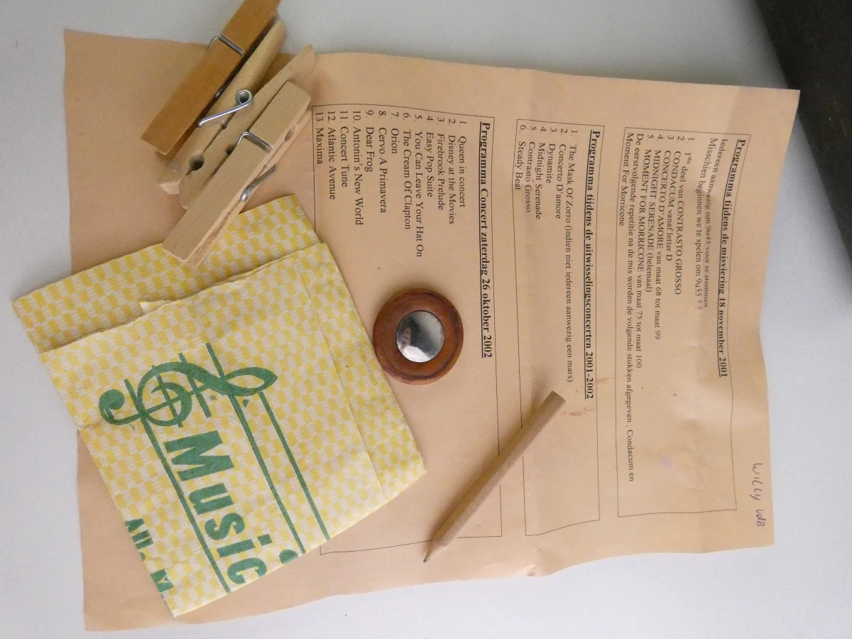 Vintage tenor saxofoon met accessoires en koffer