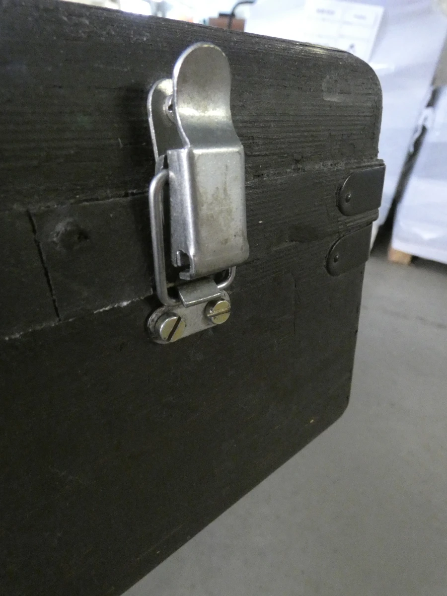 Vintage tenor saxofoon met accessoires en koffer