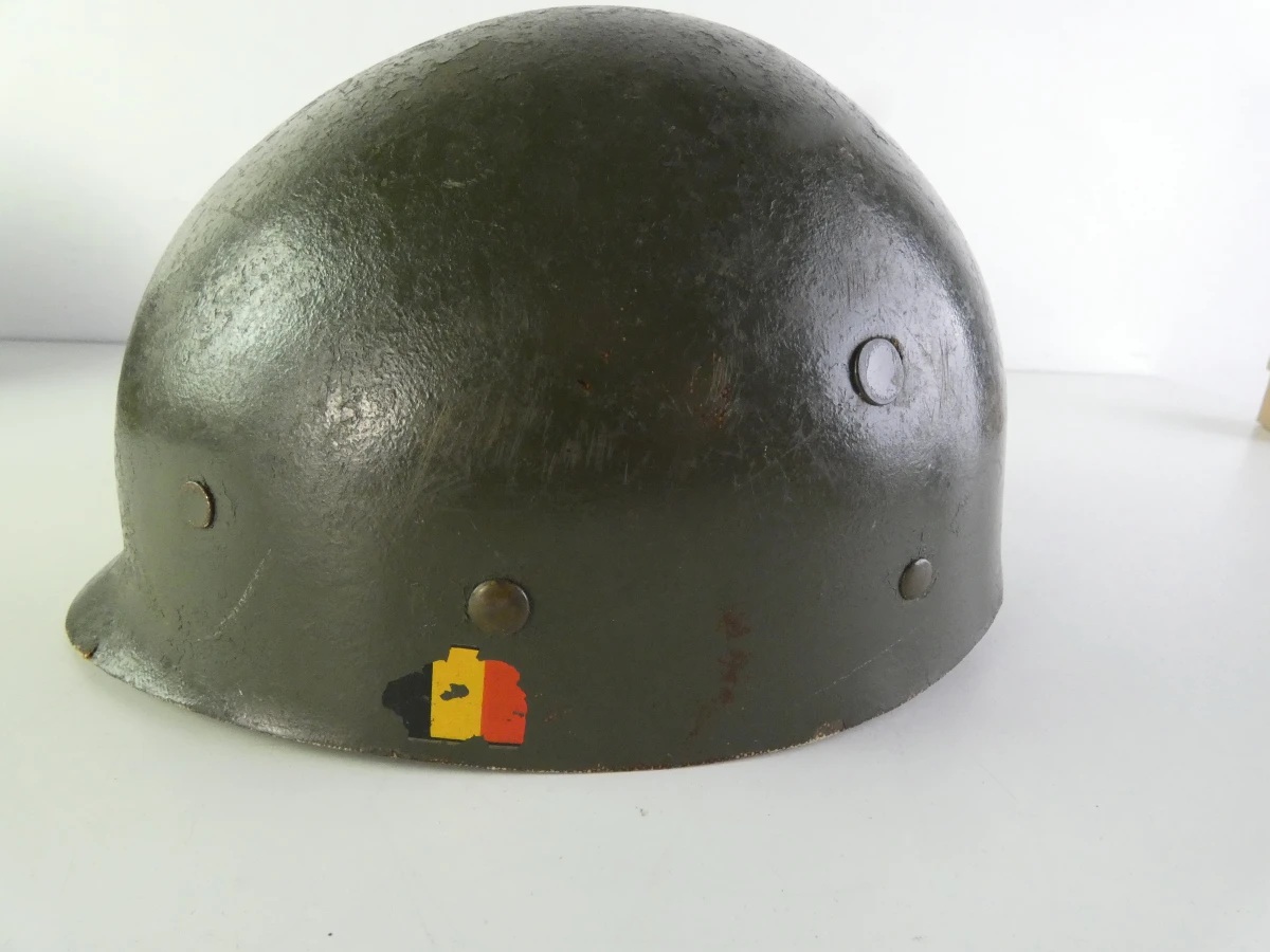 Set van 2 militaire helmen met binnenvoering