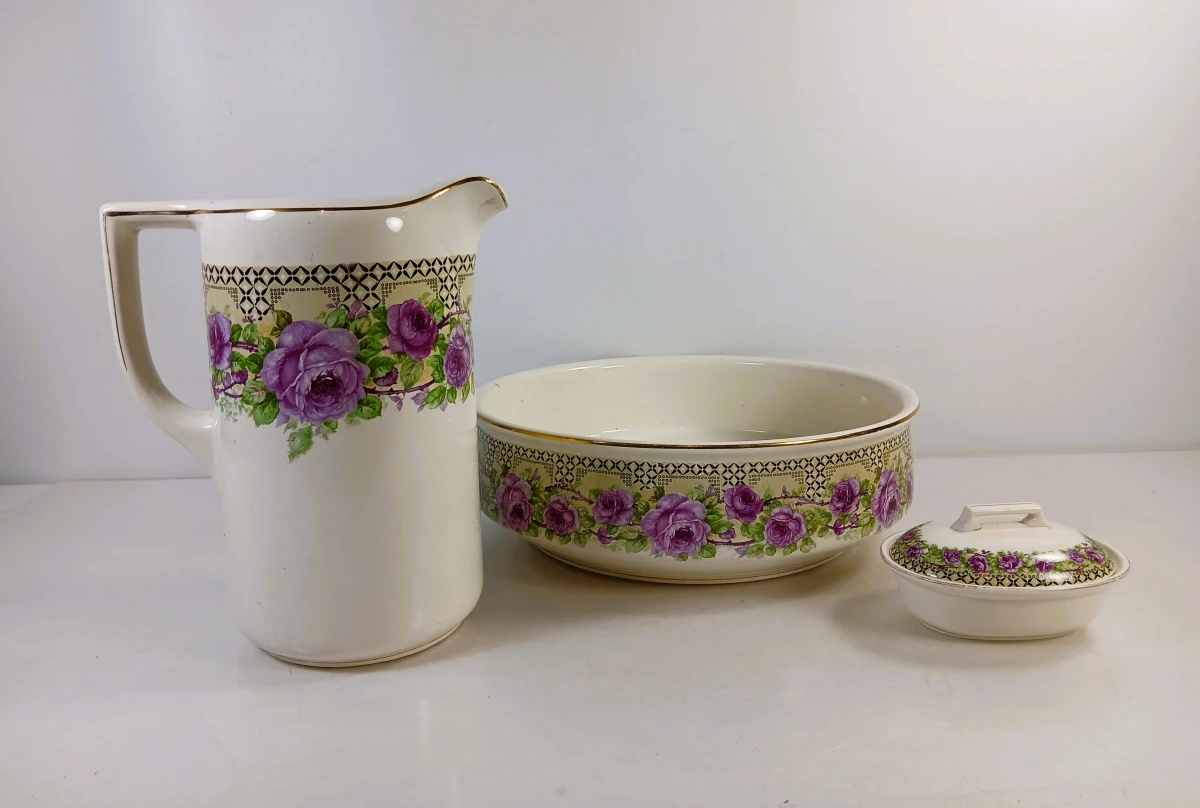 Antieke lampetset met paarse rozen decoratie – kavel bij De Kringwinkel, Turnhout
