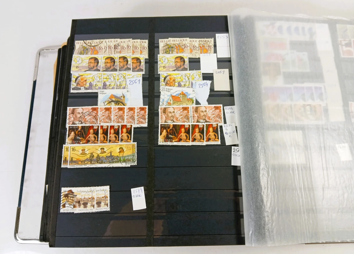 Verzameling postzegelalbums met vooral Belgische postzegels - foto 6
