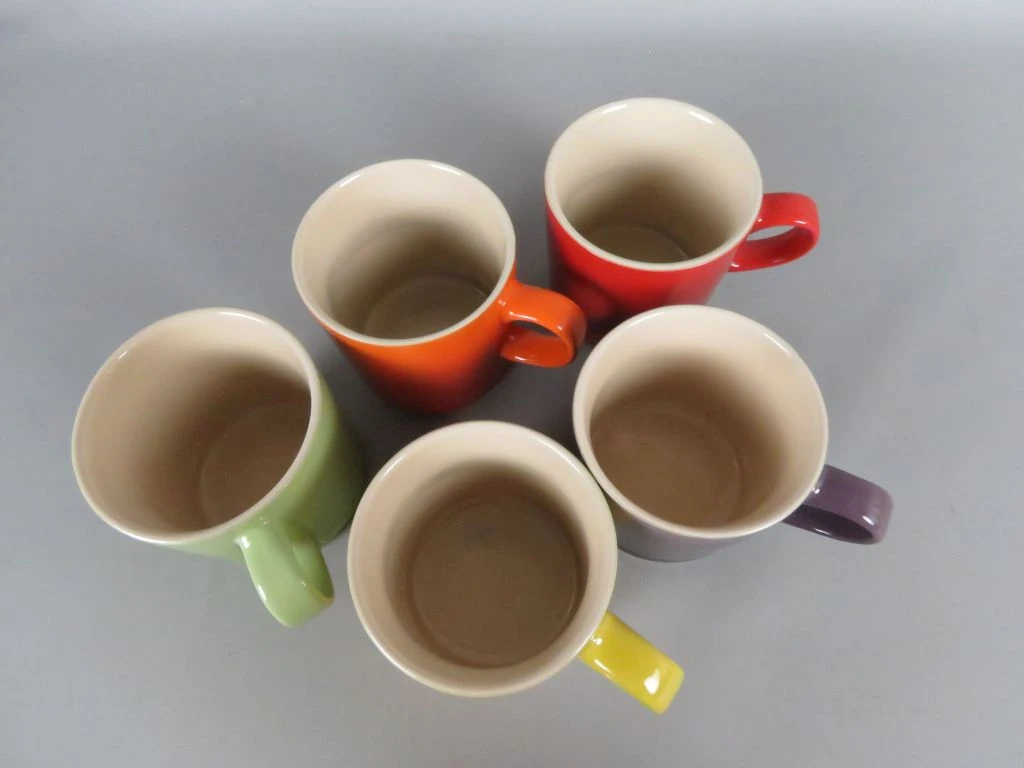 Set van 5 kleurrijke Le Creuset keramische mokken