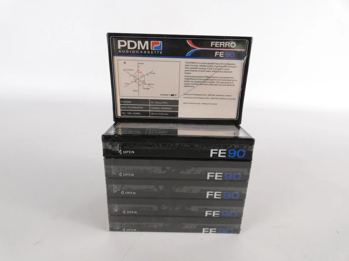 Set van 14 PDM FE90 audiocassettes