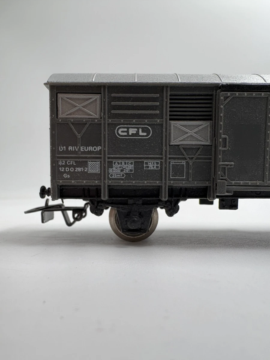 Set vintage HO modeltreinwagons en autotransportwagon