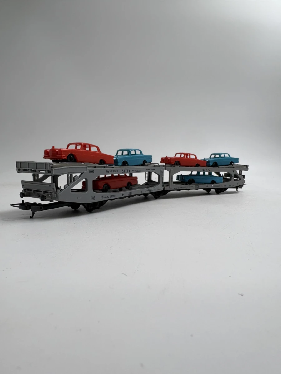 Set vintage HO modeltreinwagons en autotransportwagon
