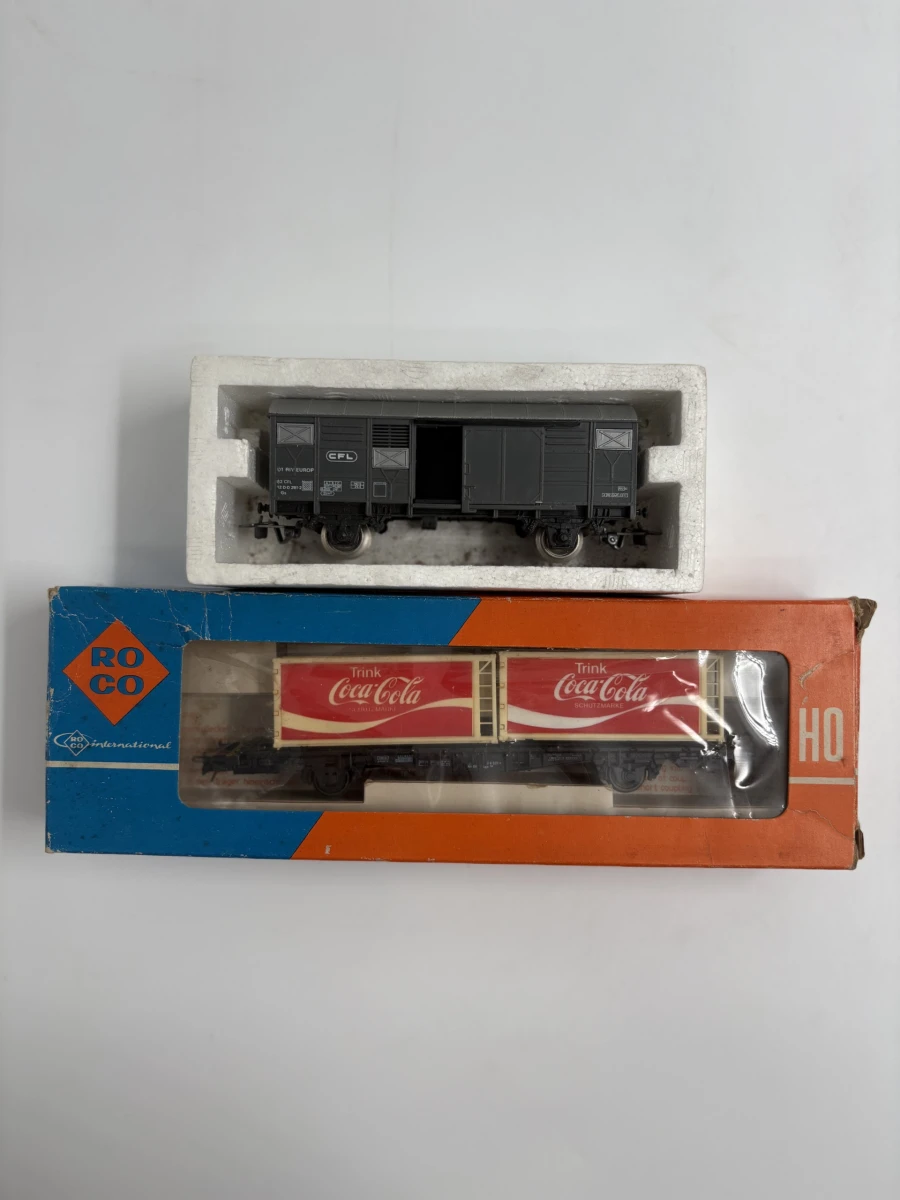 Set vintage HO modeltreinwagons en autotransportwagon