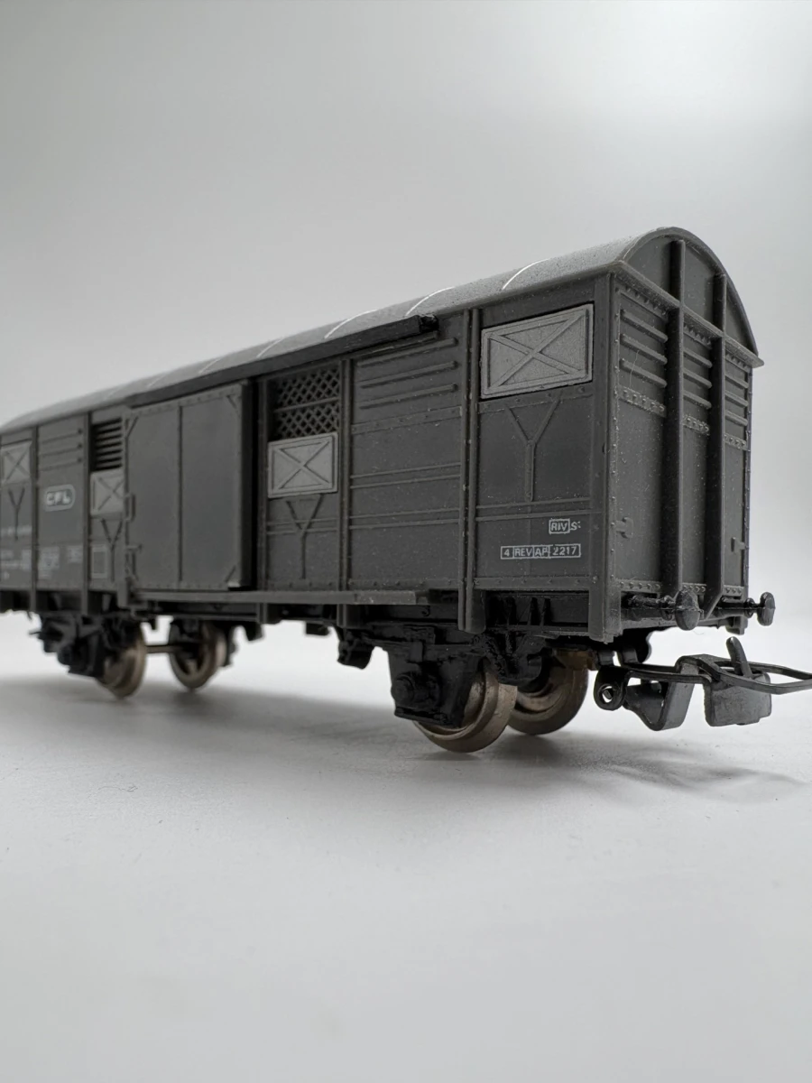 Set vintage HO modeltreinwagons en autotransportwagon