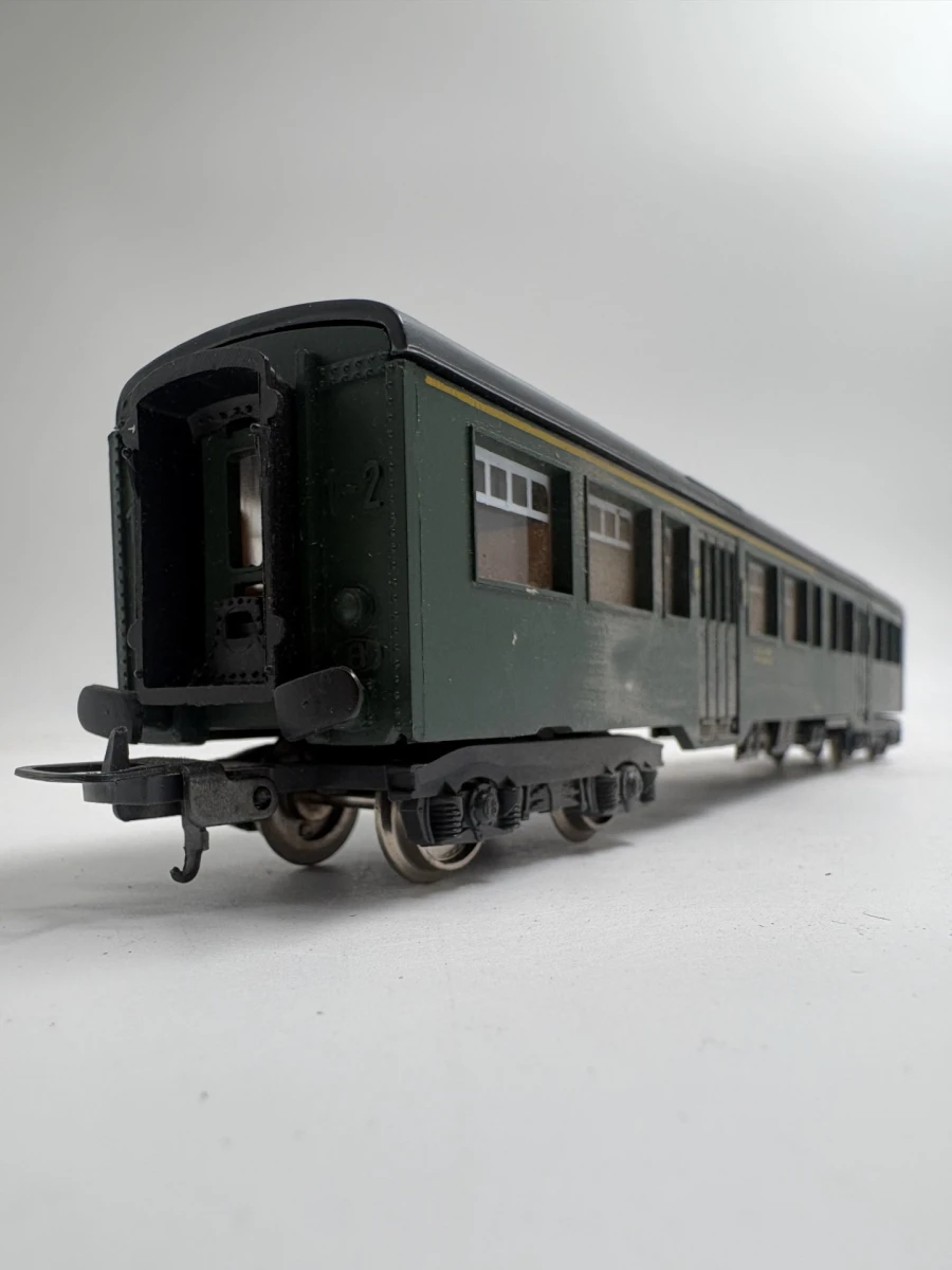 Set vintage HO modeltreinwagons en autotransportwagon