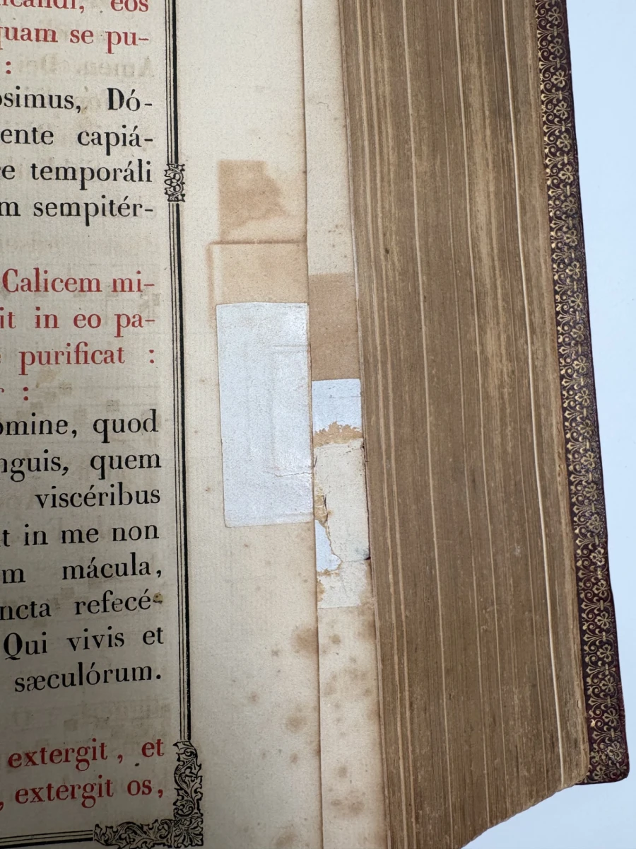 Antiek Missale Romanum gebedenboek