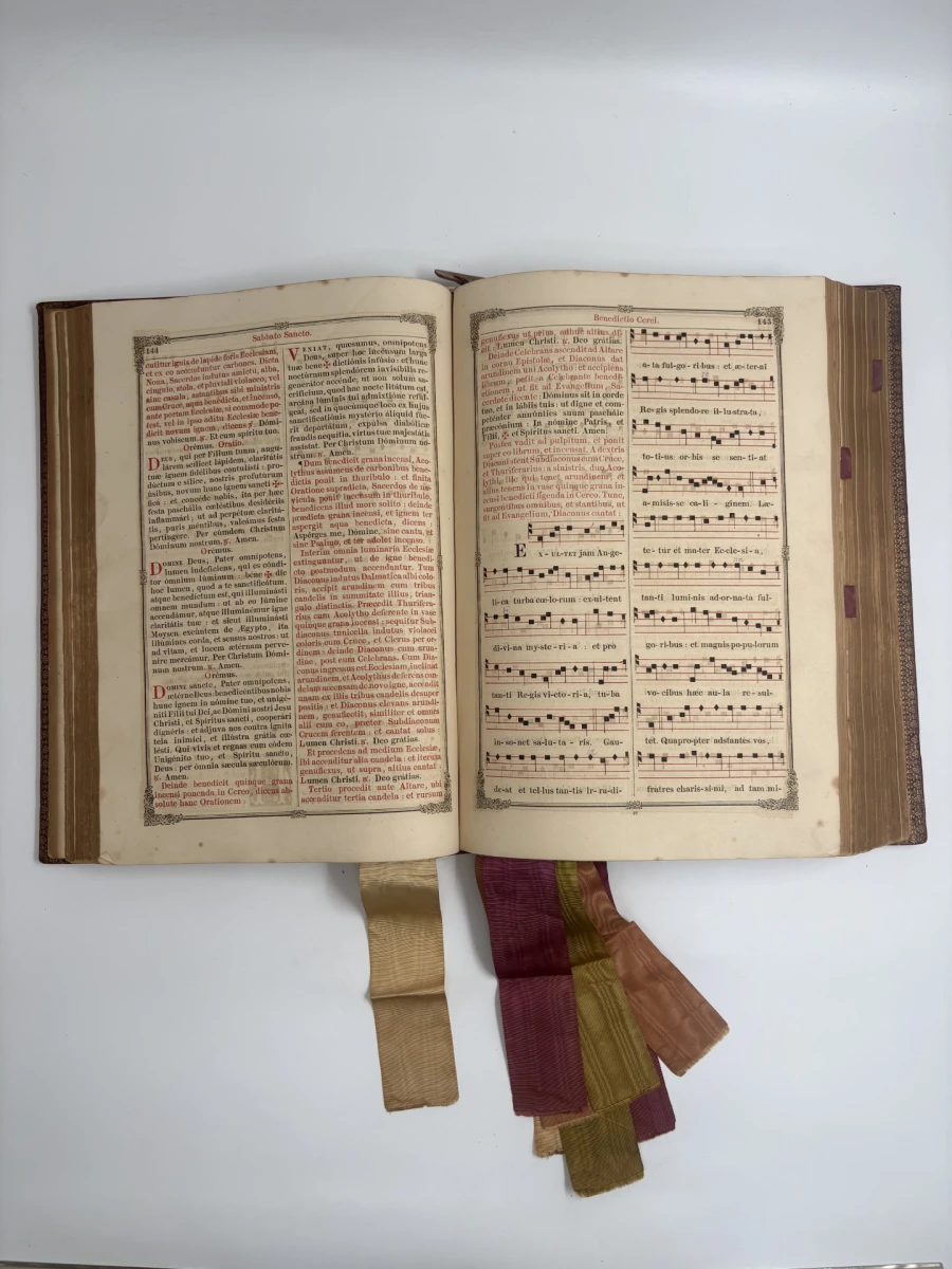 Antiek Missale Romanum gebedenboek