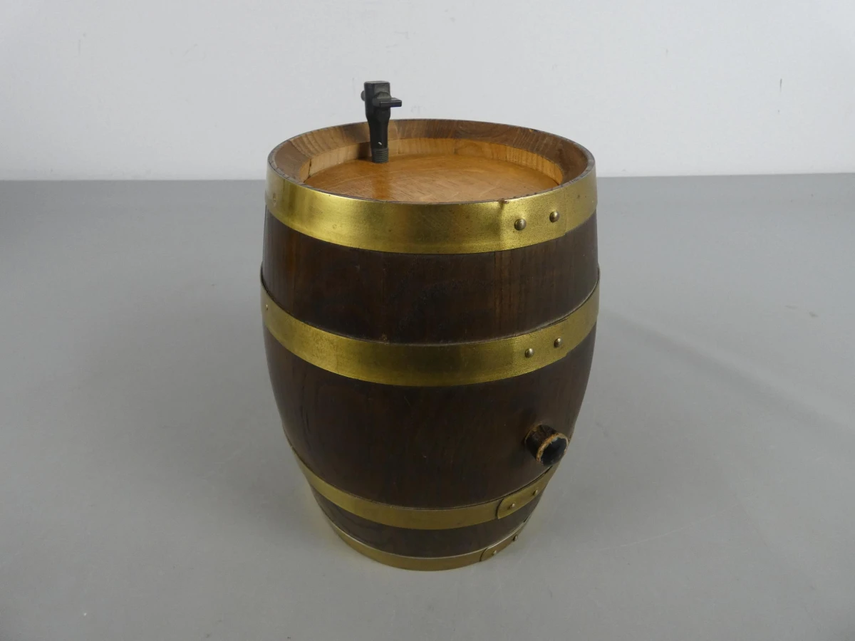 Decoratieve houten wijnvat