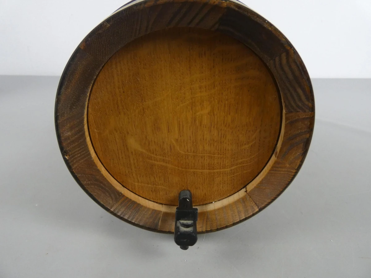 Decoratieve houten wijnvat