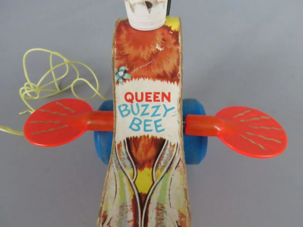 Vintage Fisher Price Queen Buzzy Bee houten trekfiguur