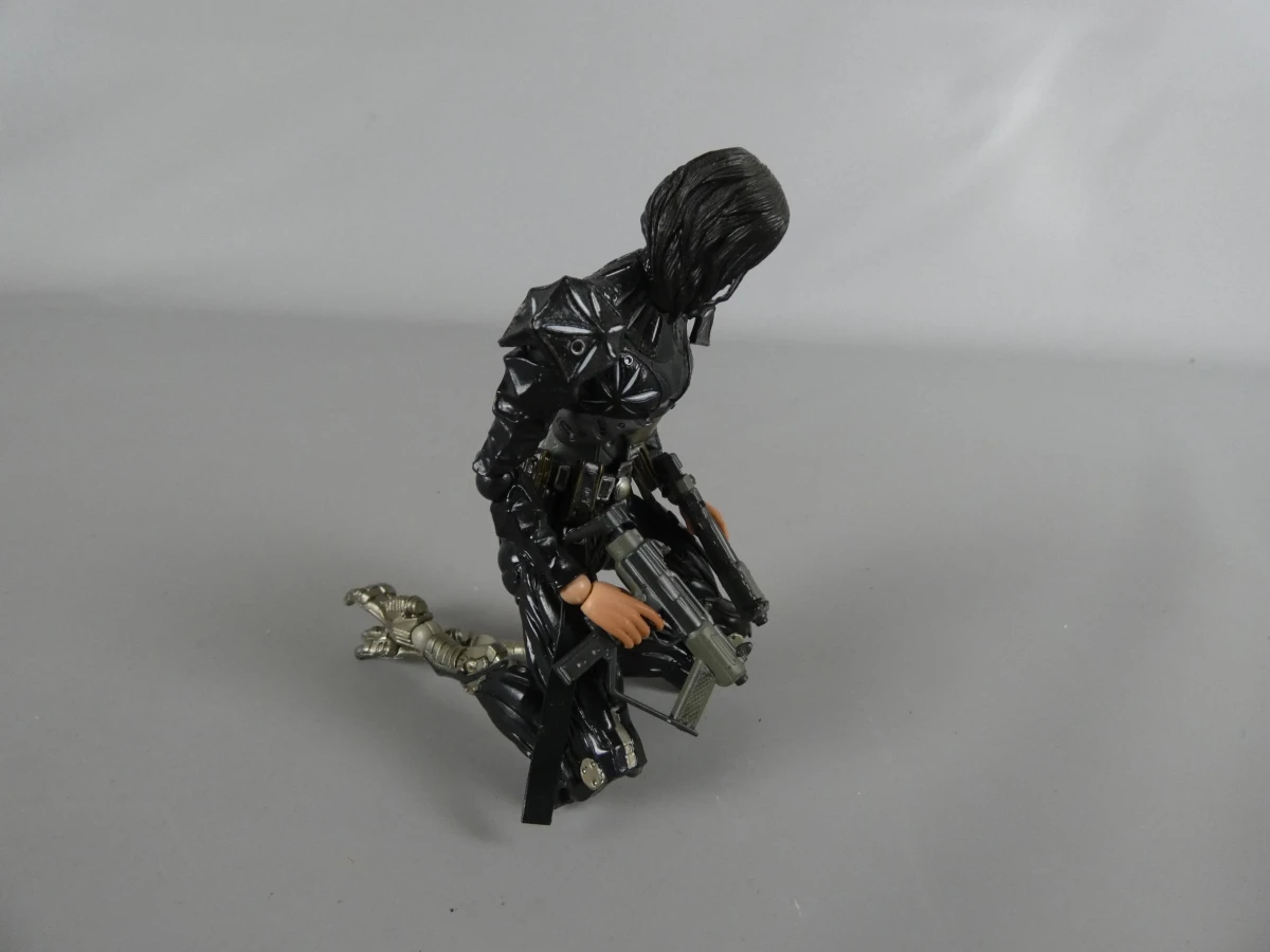 Play Arts Kai Deus Ex: Human Revolution – Yelena Fedorova