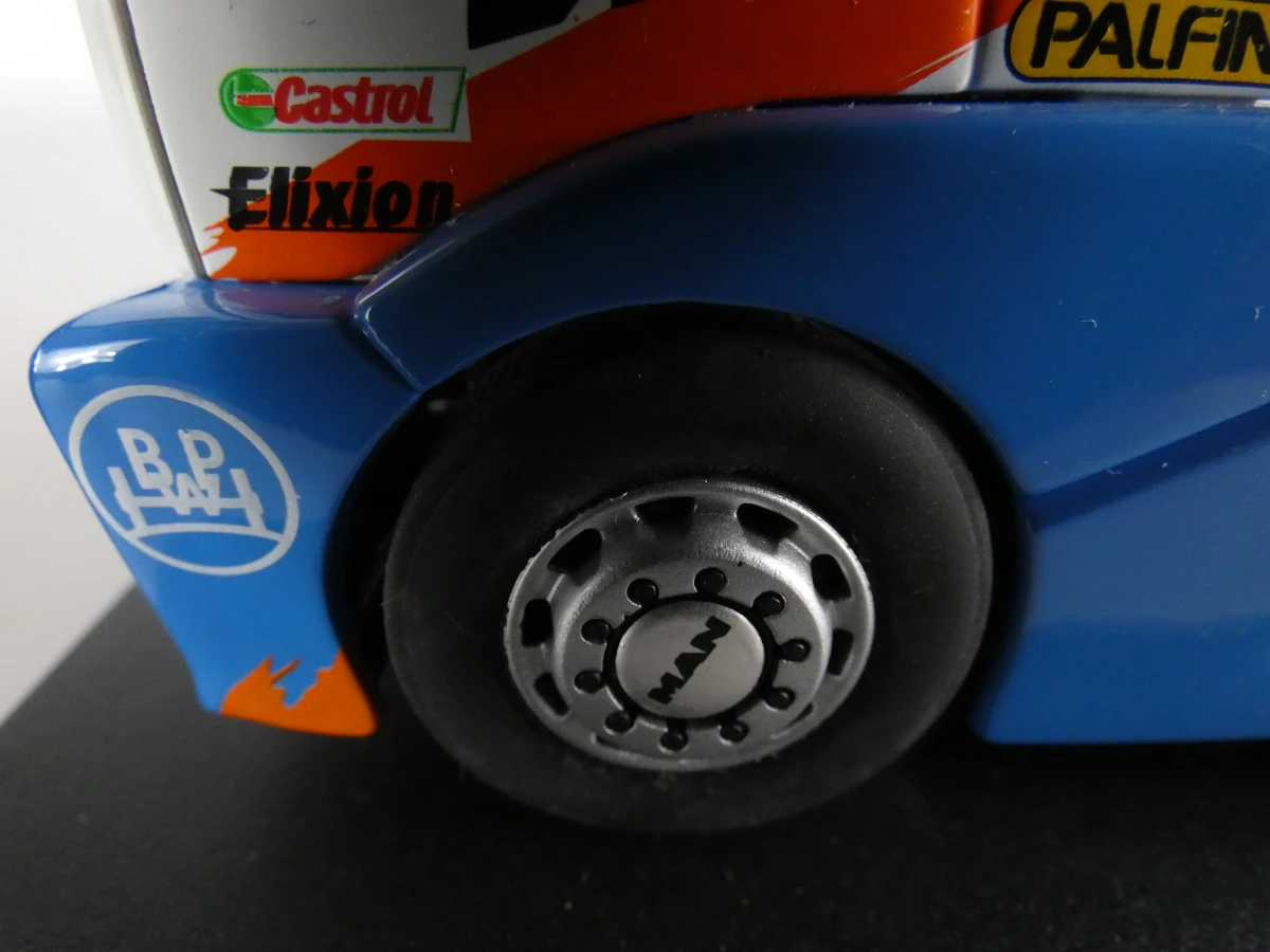 Set van 4 schaalmodellen vrachtwagens in displayboxen