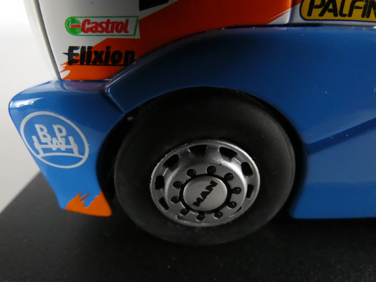 Set van 4 schaalmodellen vrachtwagens in displayboxen