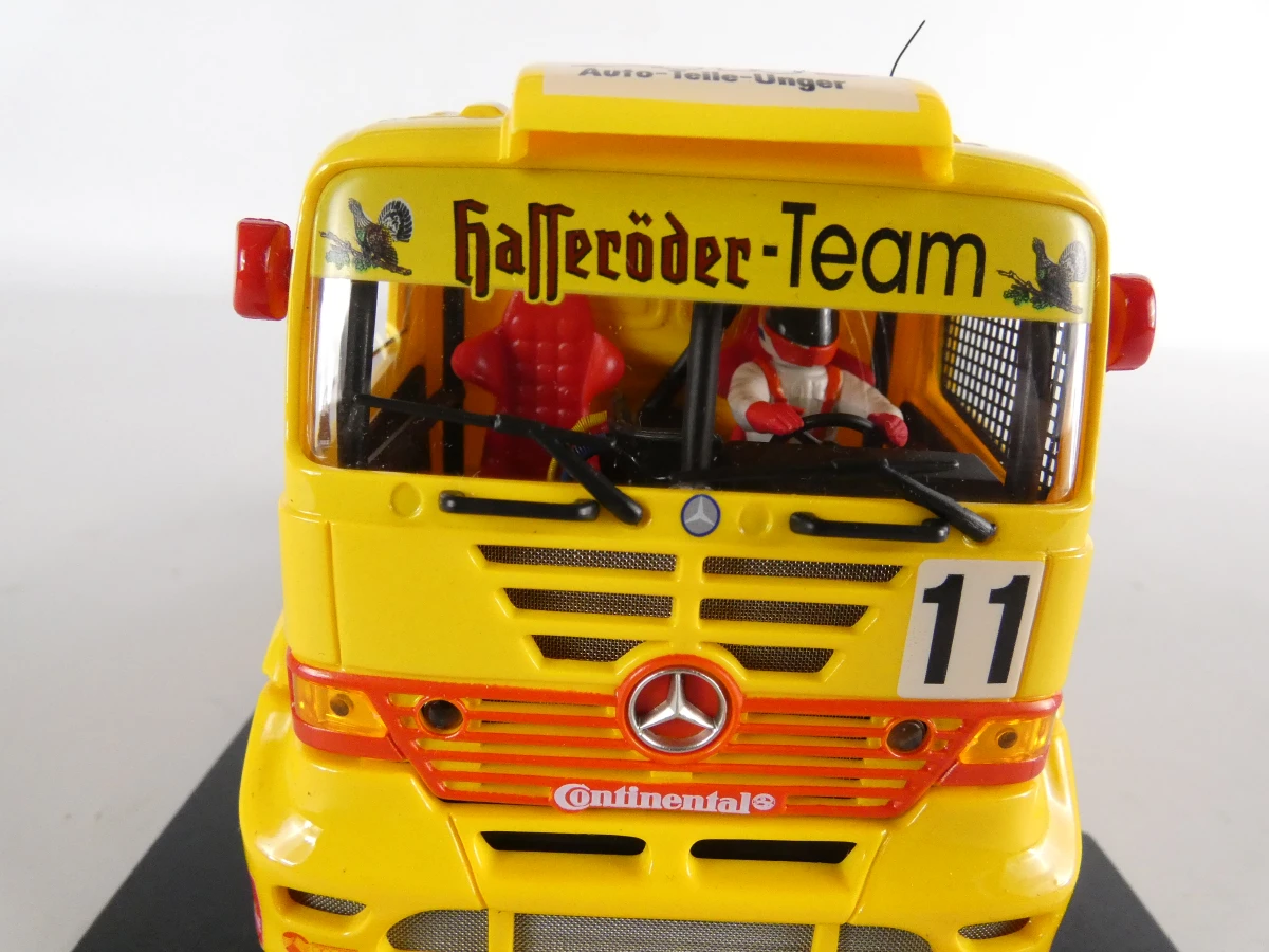 Set van 4 schaalmodellen vrachtwagens in displayboxen