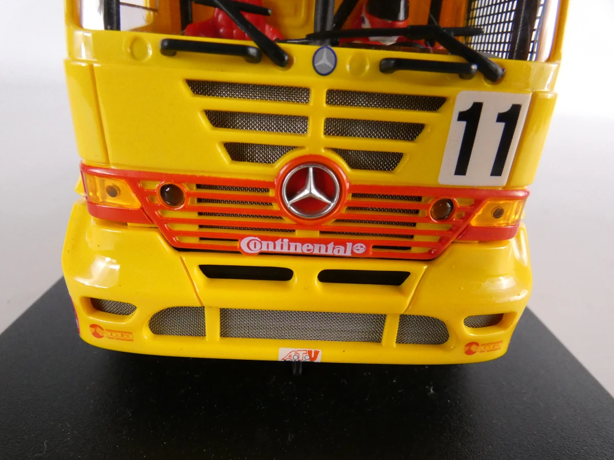 Set van 4 schaalmodellen vrachtwagens in displayboxen