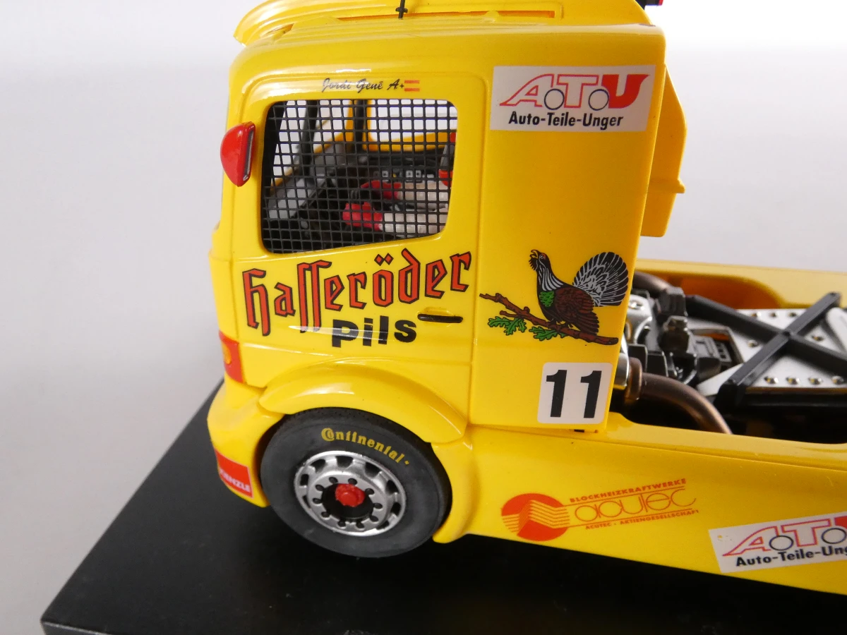 Set van 4 schaalmodellen vrachtwagens in displayboxen