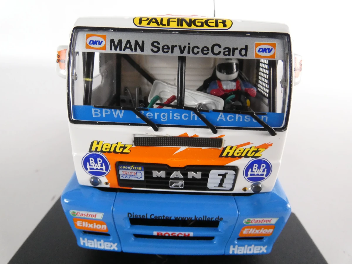 Set van 4 schaalmodellen vrachtwagens in displayboxen
