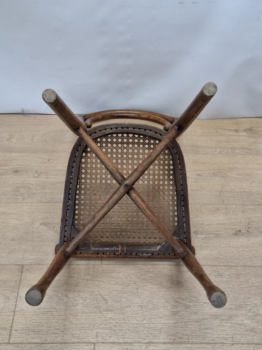 Set van twee antieke Thonet nr. 114 stoelen met rotan zitting - foto 15