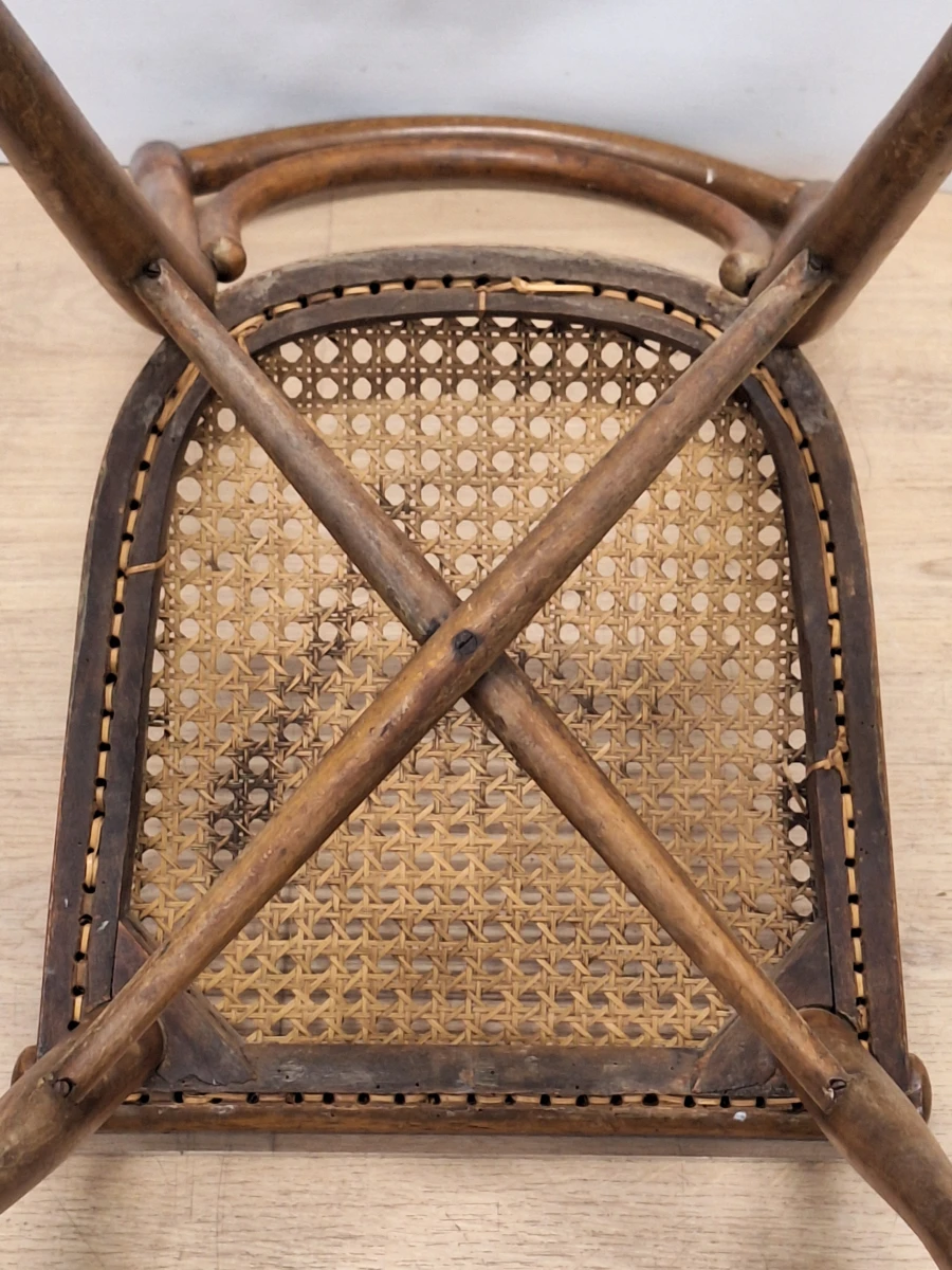 Set van twee antieke Thonet nr. 114 stoelen met rotan zitting - foto 5