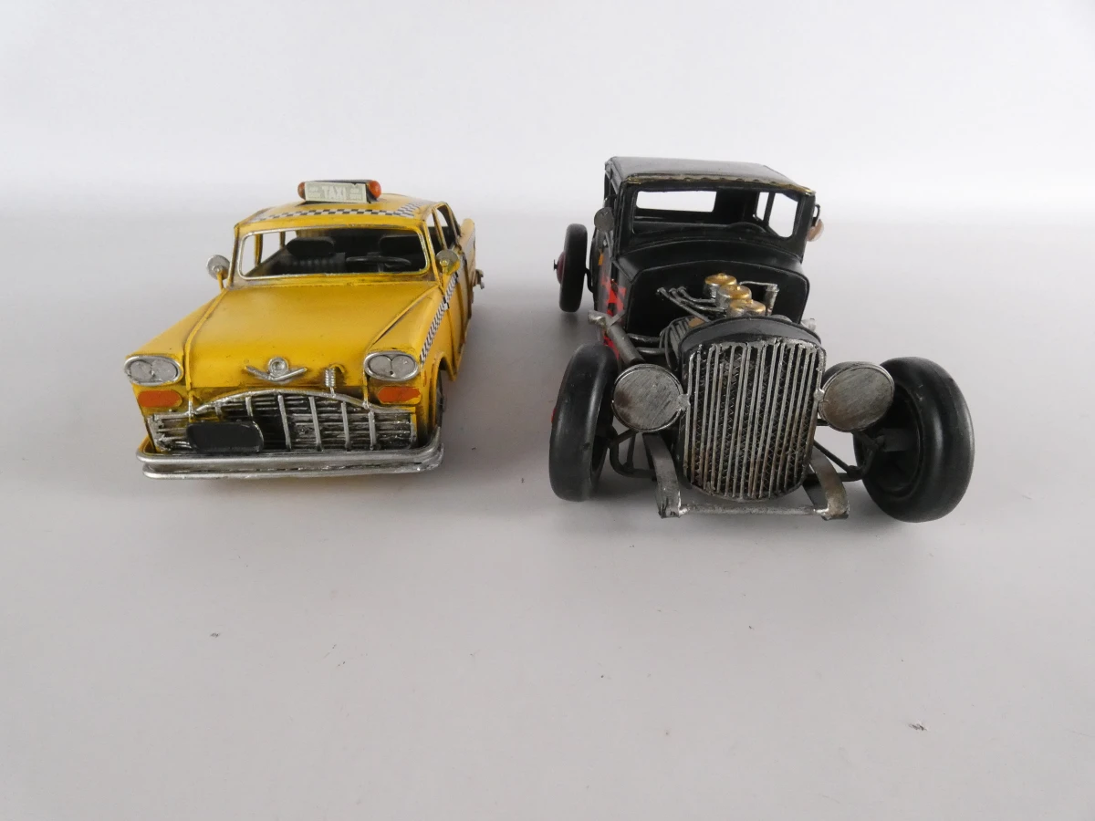 Set van 2 metalen modelauto's vintage stijl