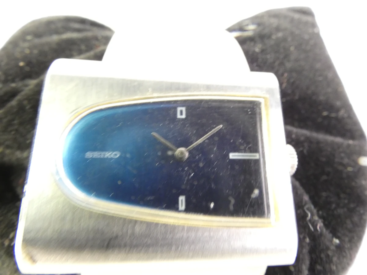 Seiko dameshorloge met blauwe wijzerplaat en metalen band