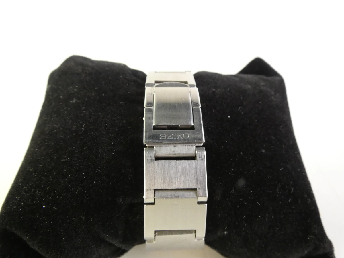 Seiko dameshorloge met blauwe wijzerplaat en metalen band